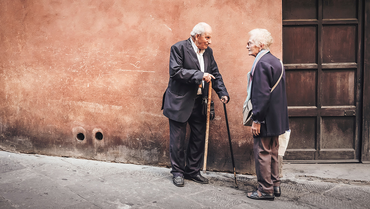 Ouder koppel in Siena, Italië